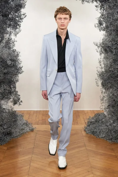 Look 10